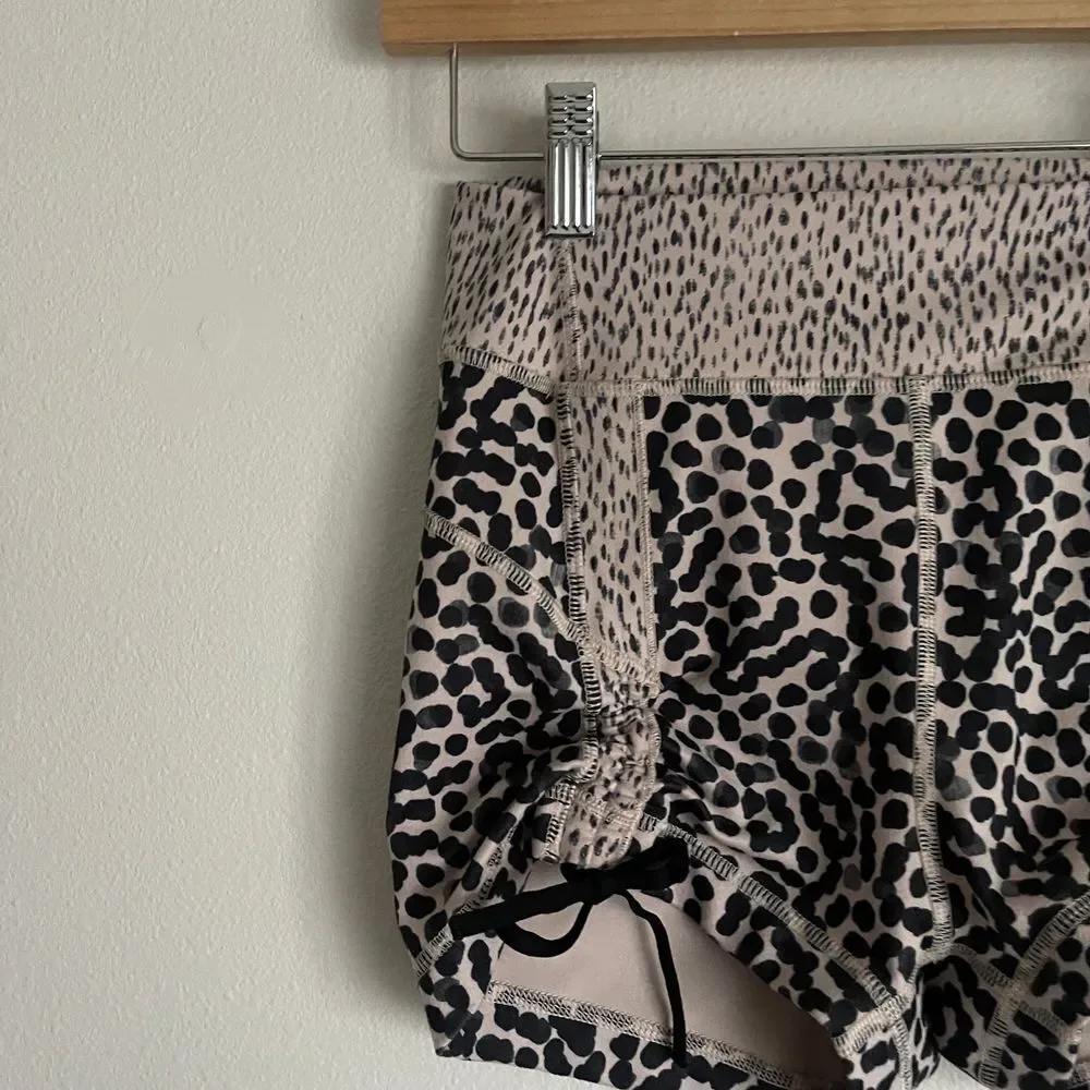 Lululemon Y2K‎ Liberty Leopard Print Women's Shorts - Picture 4 of 10